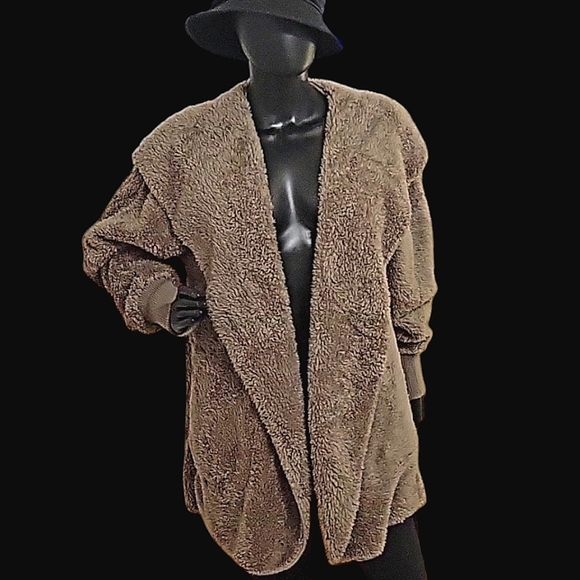 HEM & THREAD One Size Ultra Soft & Plush Cape w/Tuxedo Trim & Hood | NWT‼️ - Picture 3 of 12